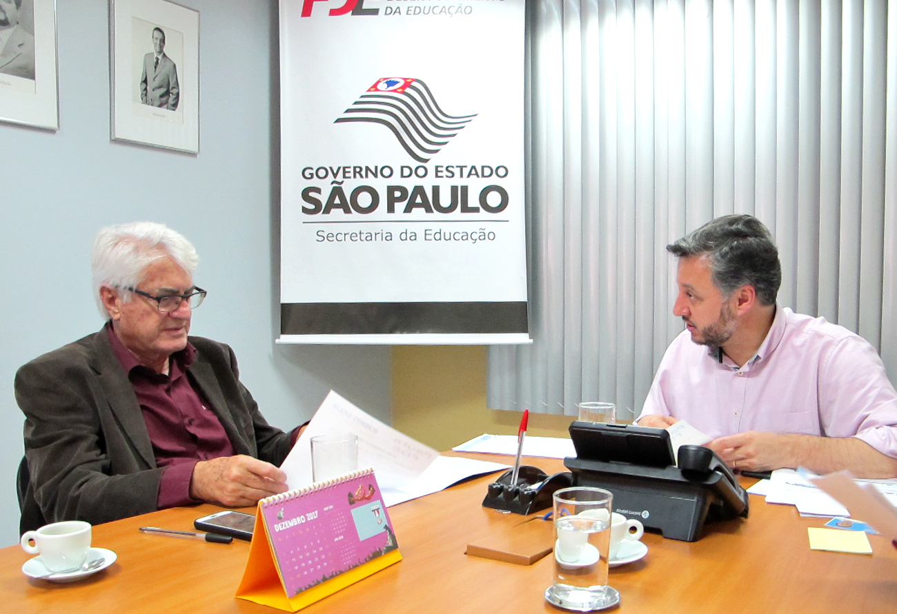 Deputado Roberto Engler com o presidente da FDE, João Cury (Foto: Divulgação)